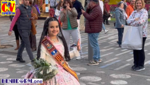 Ofrenda de Flores de las falleras y falleros en Benidorm